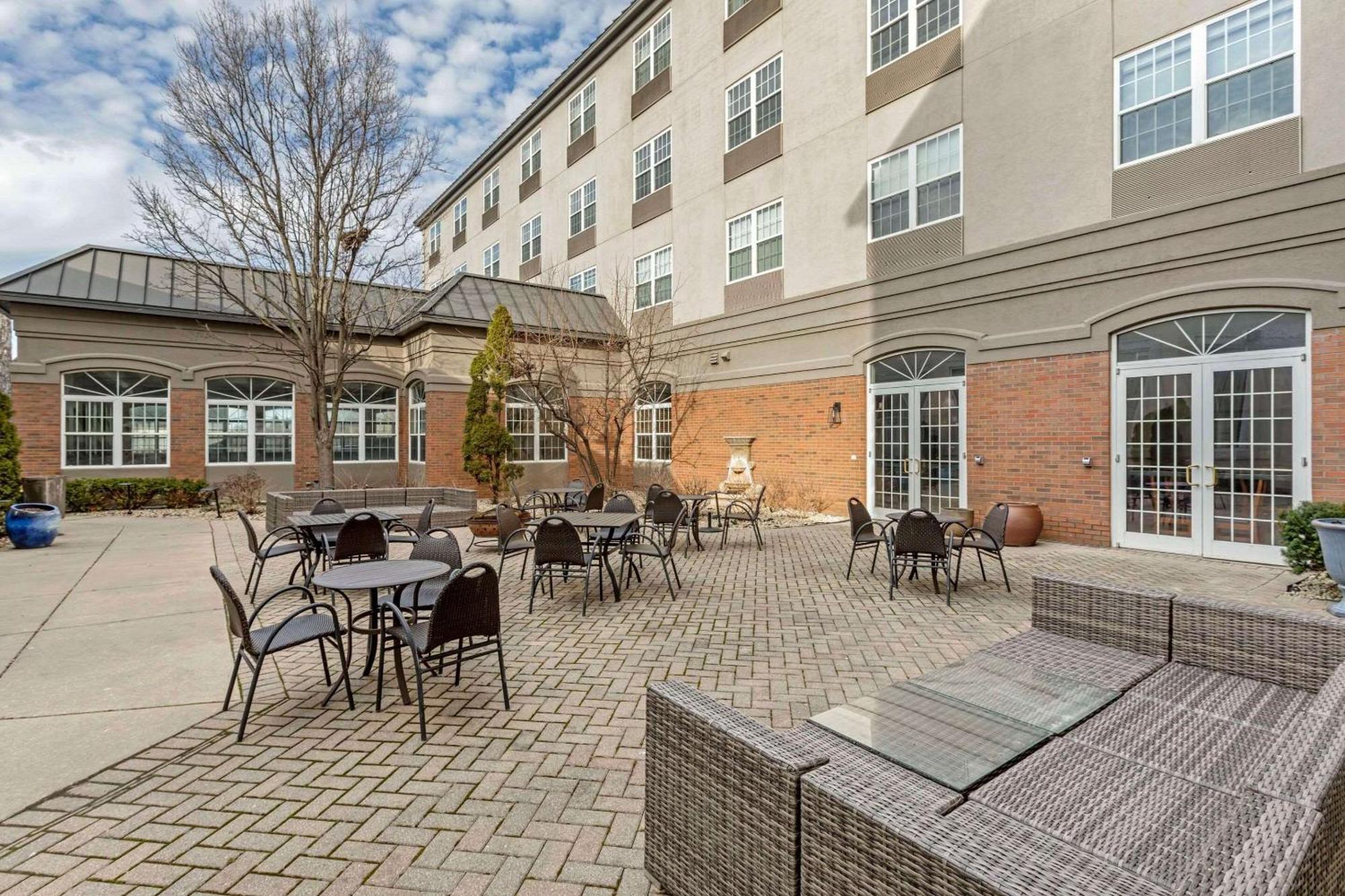 Country Inn & Suites By Radisson, Elk Grove Village-Itasca Bagian luar foto