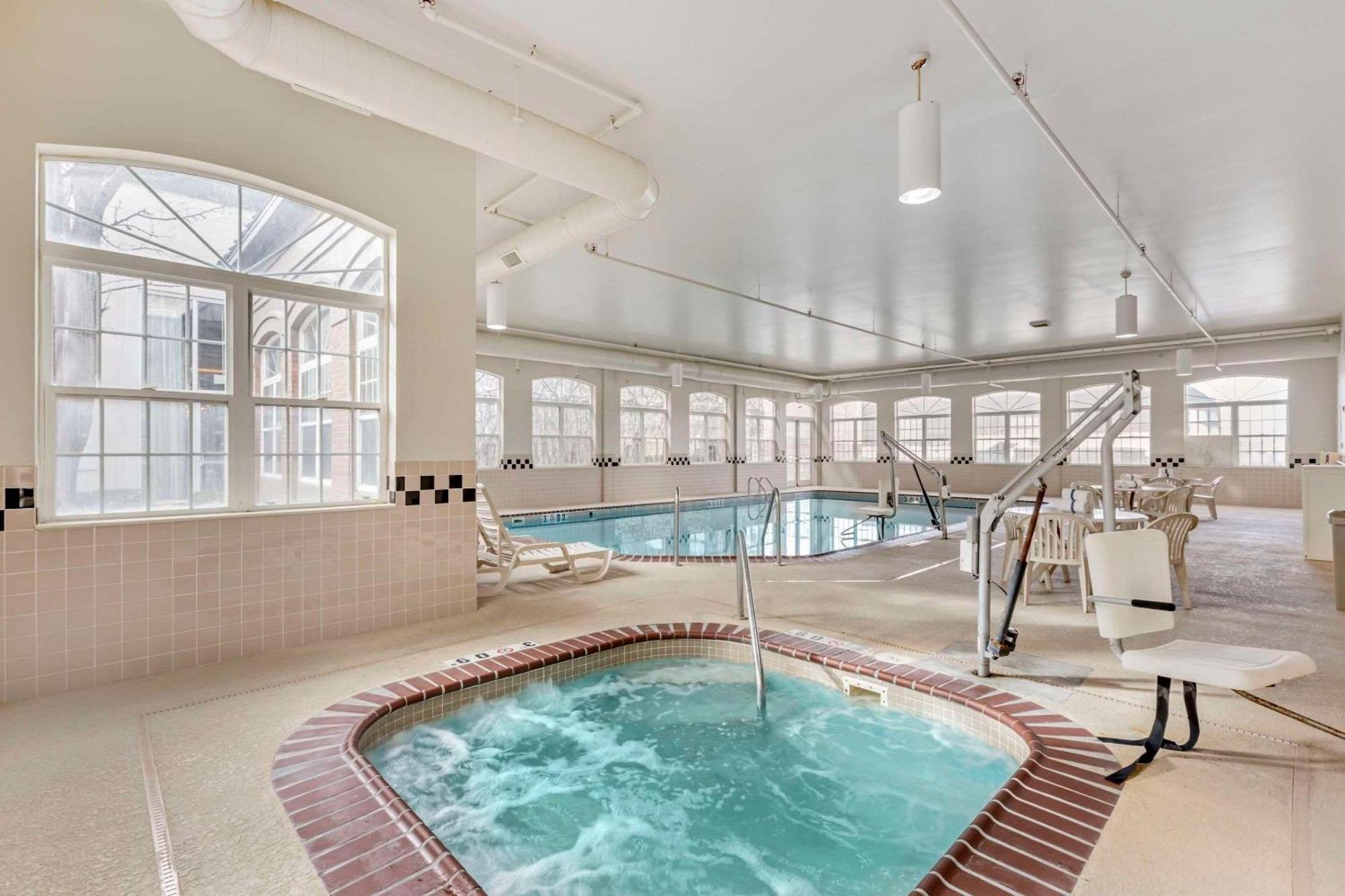 Country Inn & Suites By Radisson, Elk Grove Village-Itasca Bagian luar foto